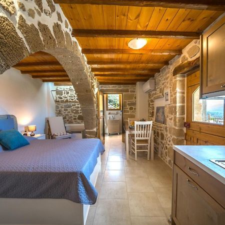 Mary'S Stone House Apartment Фаласарна Екстериор снимка