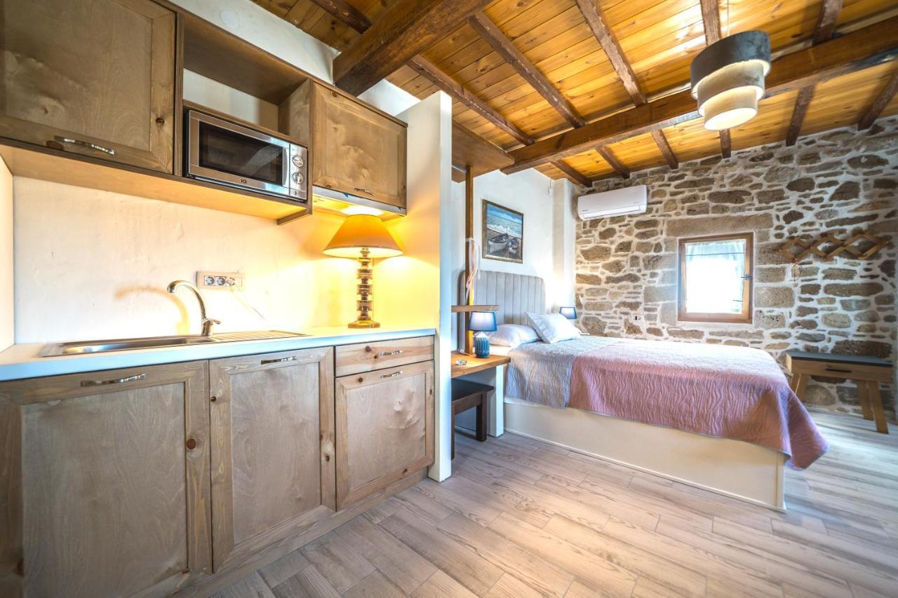 Mary'S Stone House Apartment Фаласарна Екстериор снимка