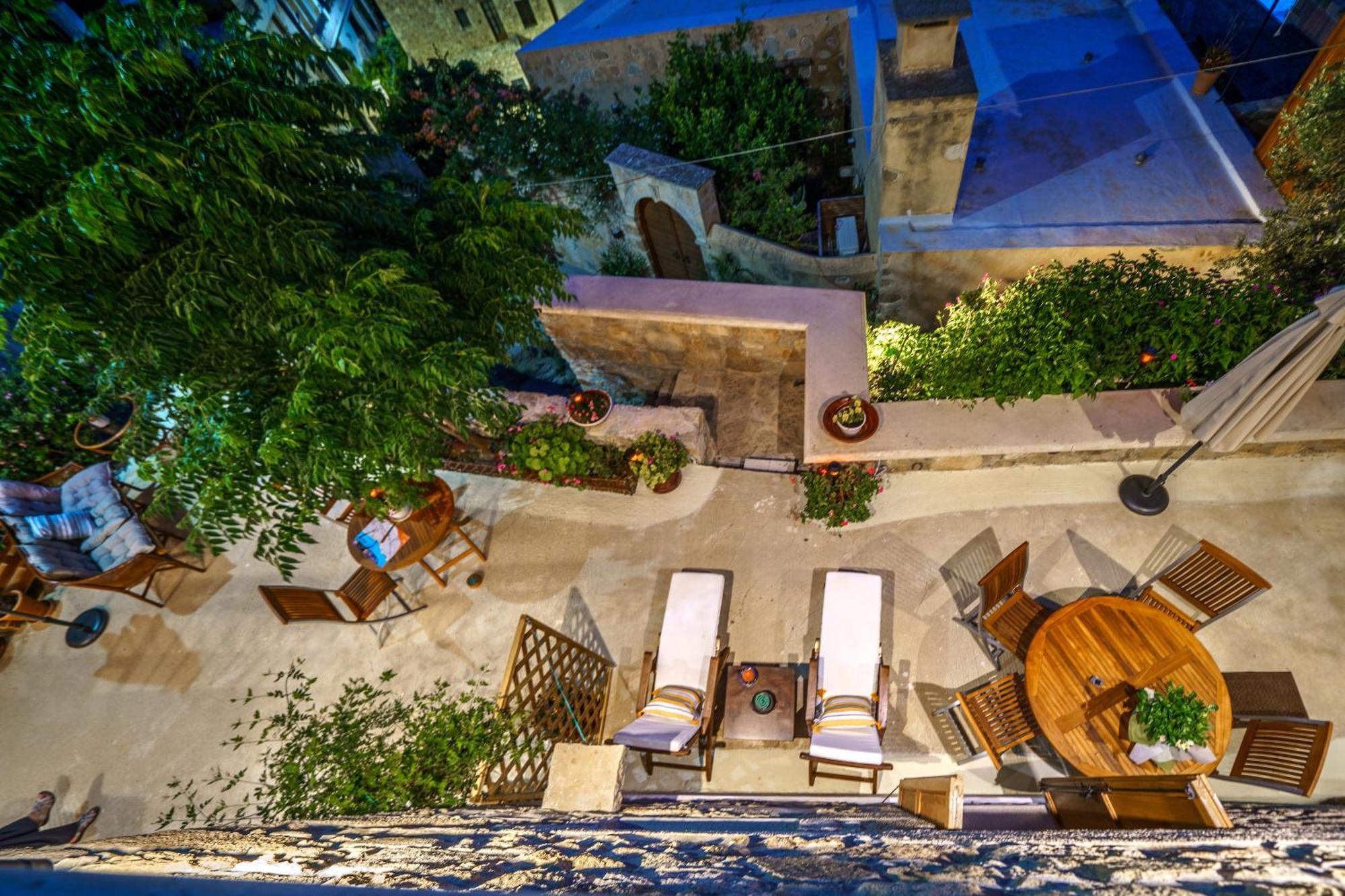 Mary'S Stone House Apartment Фаласарна Екстериор снимка