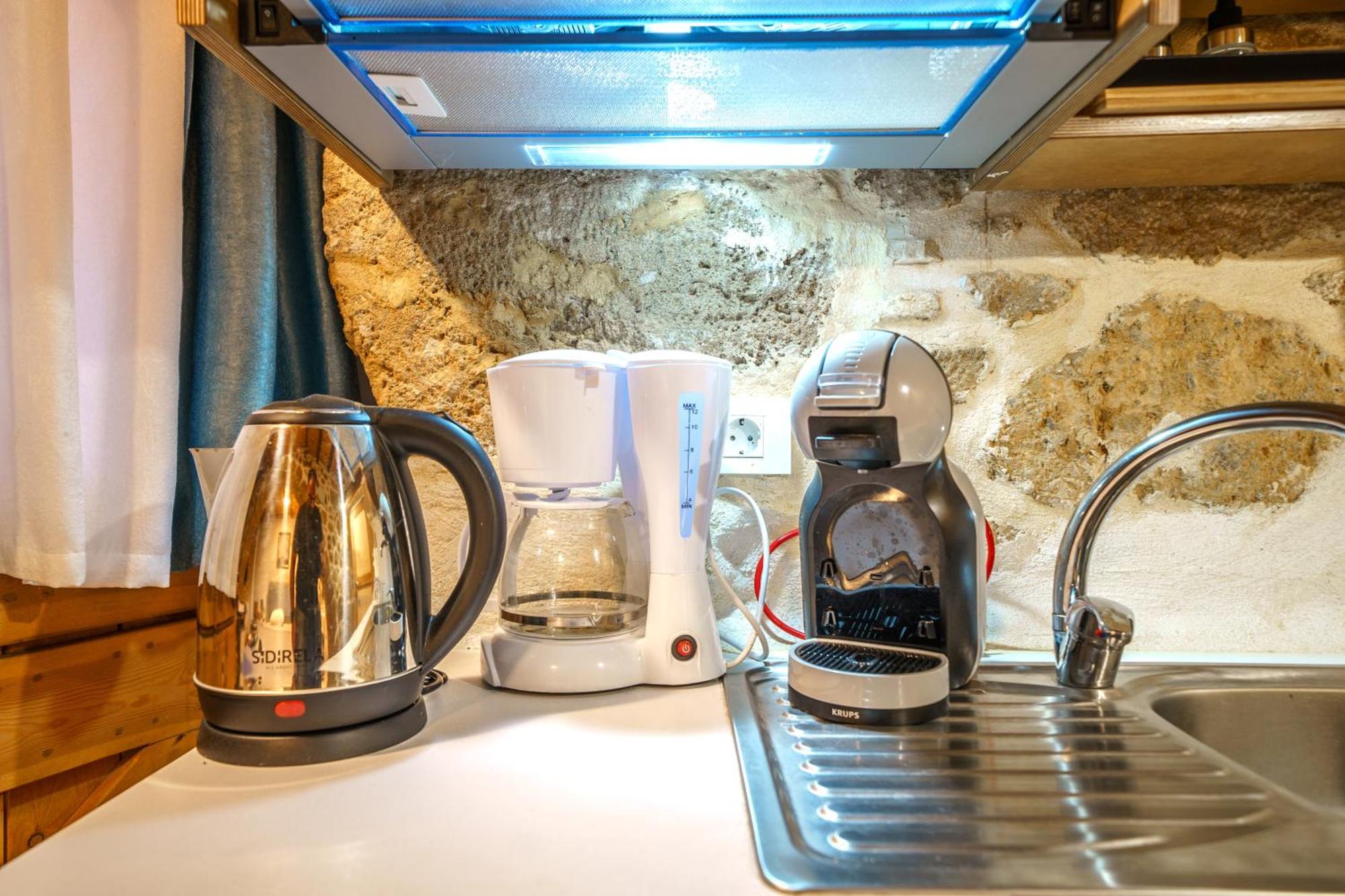 Mary'S Stone House Apartment Фаласарна Екстериор снимка