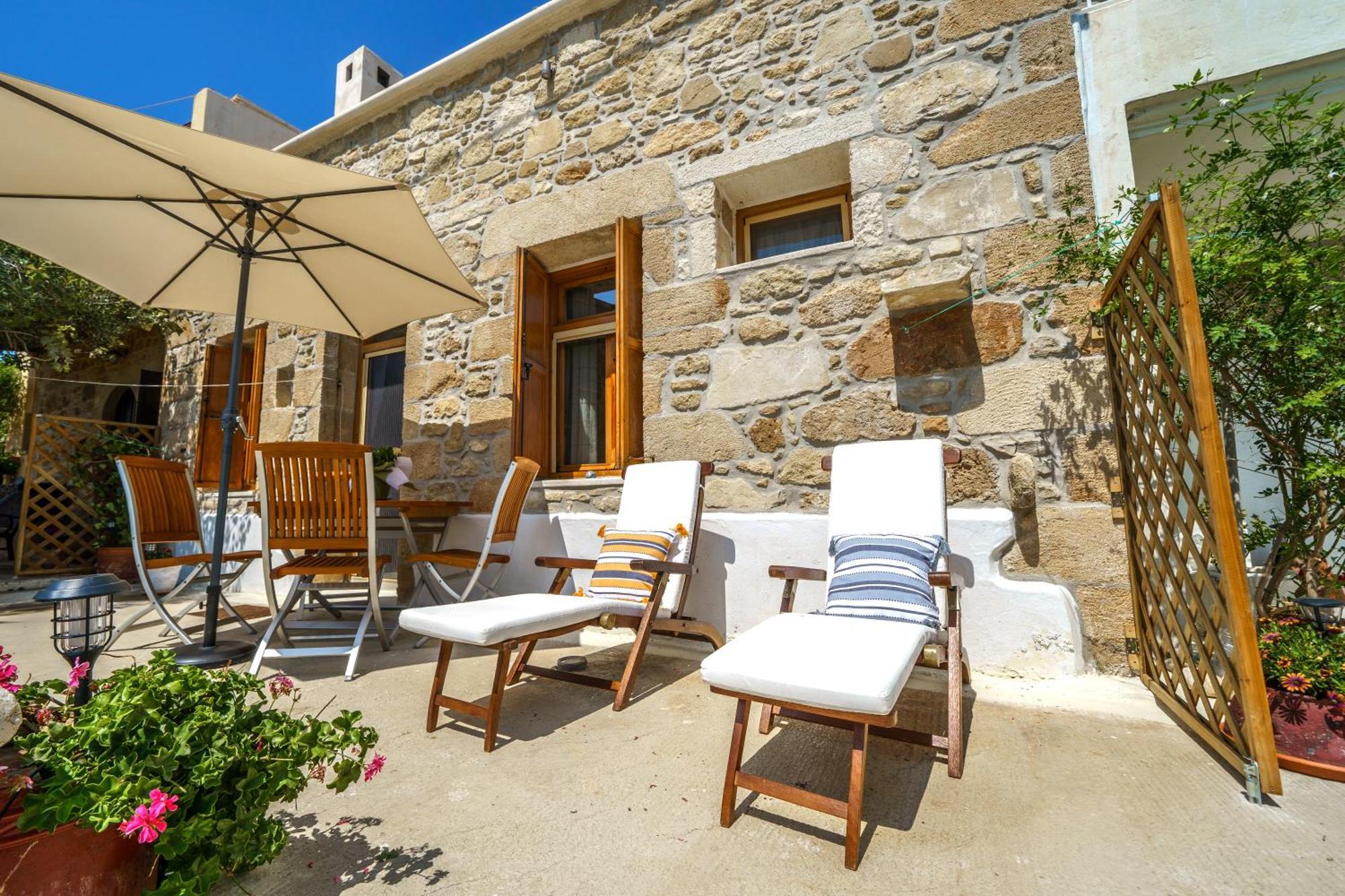 Mary'S Stone House Apartment Фаласарна Екстериор снимка